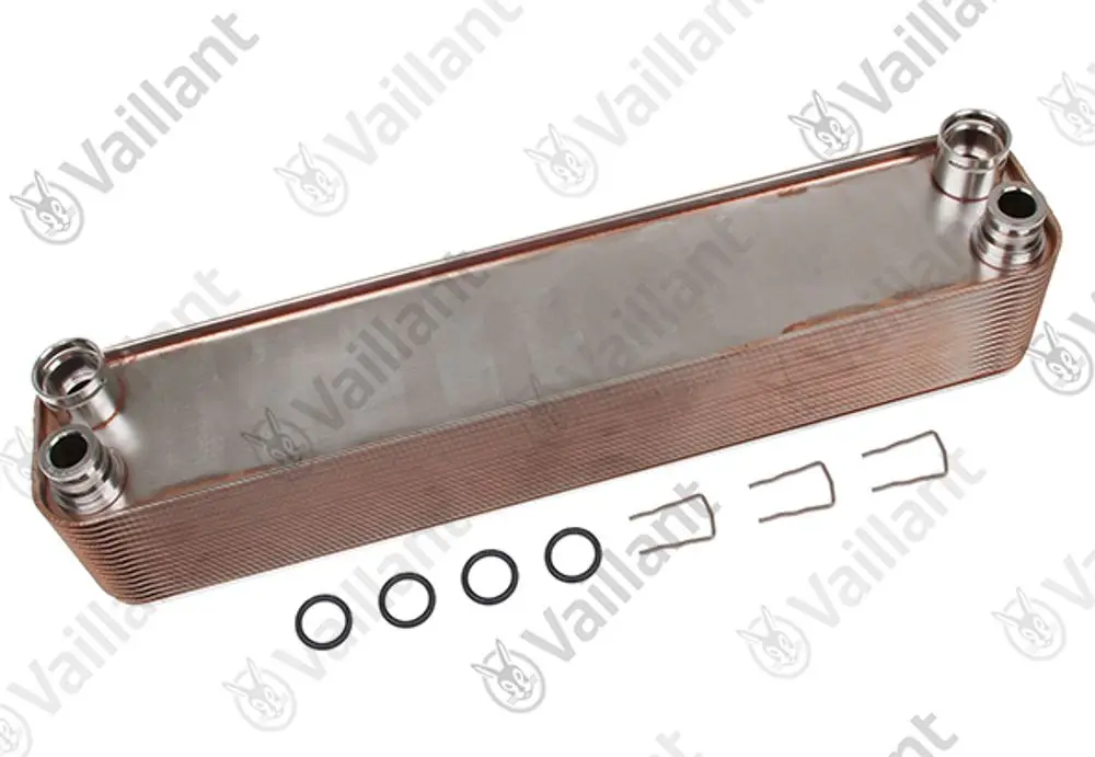 Vaillant Wärmetauscher mit mehreren Platten, ausgestattet mit Anschlüssen und O-Ringen, auf einem neutralen Hintergrund.